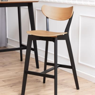 Lot de 2 tabourets de bar scandinaves en bois chêne