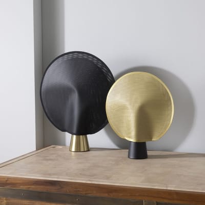 Lampe en métal noir et maille polymère dorée h40 cm