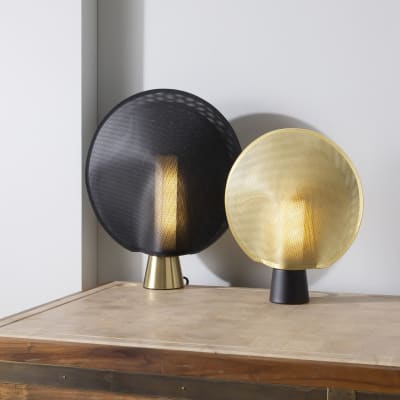 Lampe en métal doré et maille polymère noire h40 cm