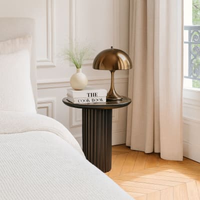 Table d'appoint en bois de manguier et pied en métal noir