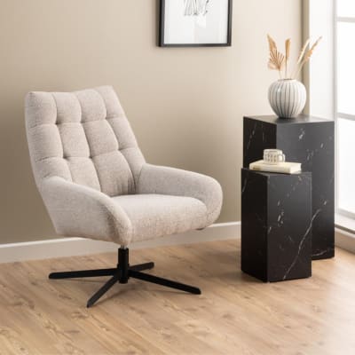 Fauteuil lounge pivotant en tissu bouclette beige