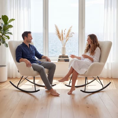 Fauteuil à bascule avec patins en acier et rembourrage épais crème