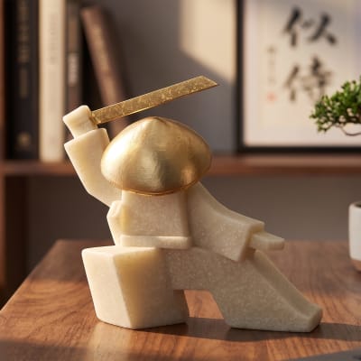 Samurai en résine beige et doré 19x8x18  cm