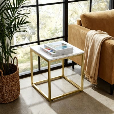 Table d'appoint en marbre carrée réglable en hauteur blanc et doré