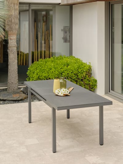 Table en alu et spraystone avec rallonge automatiquee