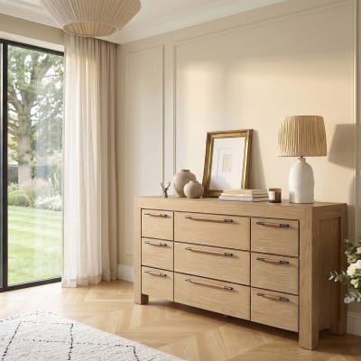Commode contemporaine en bois massif, 9 tiroirs marron