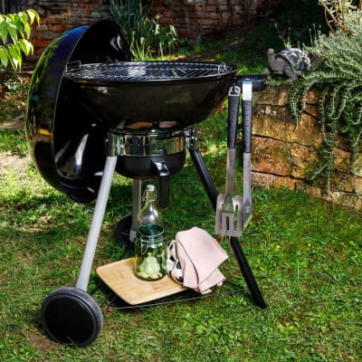 Barbecue au charbon forme boule