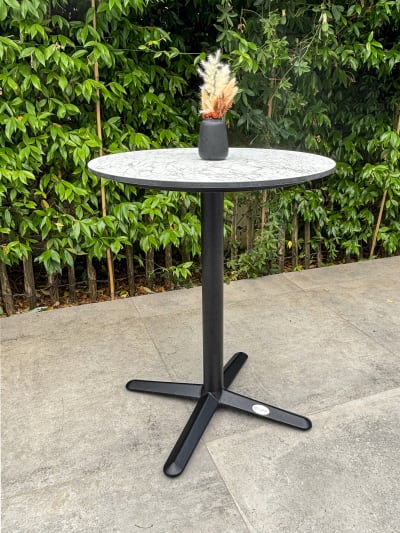 Table ronde de jardin en acier et plateau hpl
