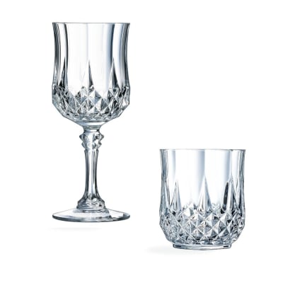 Ensemble 16 pièces, verres à pied et gobelets