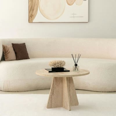Table basse ronde pied trapèze décor travertin