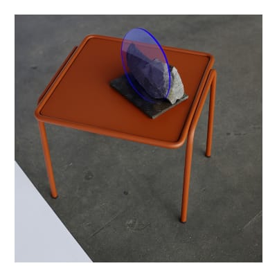 Table d'appoint en métal terracotta