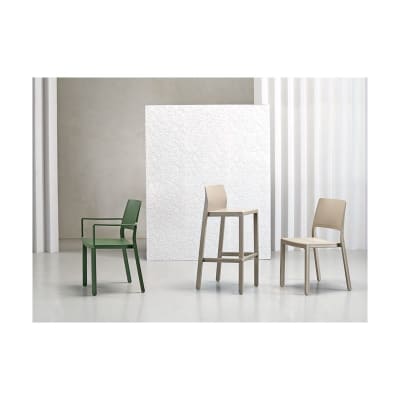 Tabouret design en plastique taupe