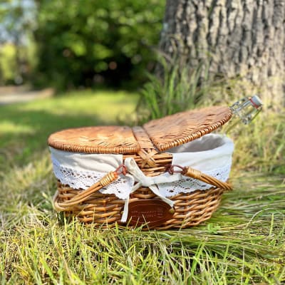 Panier en osier champêtre tissu dentelle lin