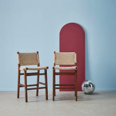 2 tabourets de bar bois d'hévéa effet noyer cordes beiges