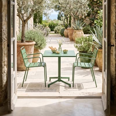 Ensemble table 70 cm et 2 fauteuils de jardin en métal vert cactus