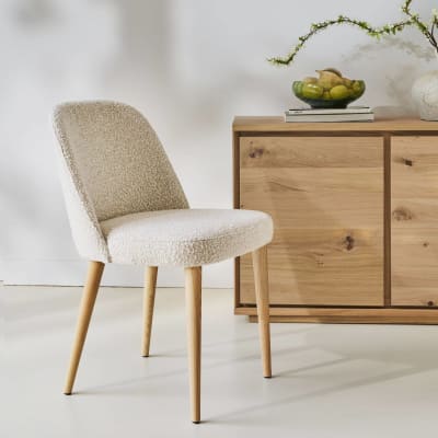 Chaise pieds bois et tissu bouclette beige