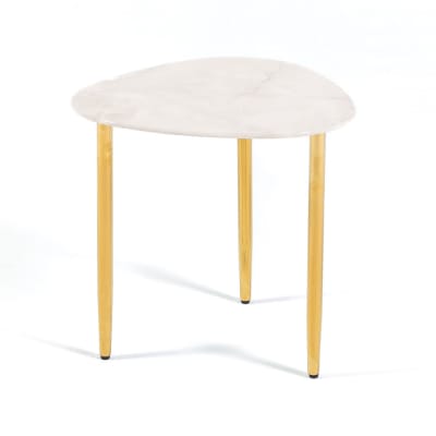 Table d’appoint triangulaire avec pieds métal or effet marbre