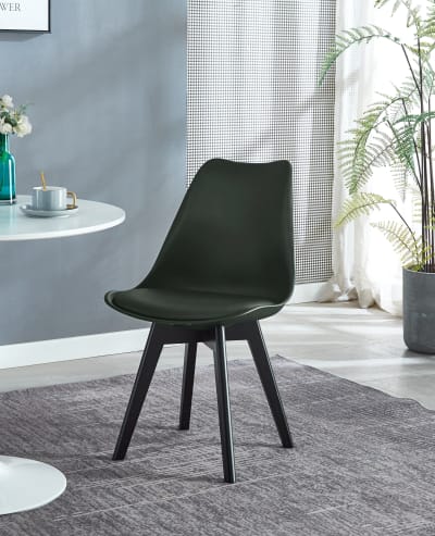 Chaise scandinave en bois et polypropylène noir