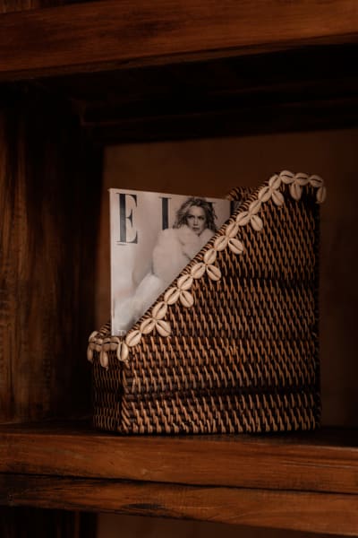 Porte-revues en rotin avec coquillages marron 12x27x30cm