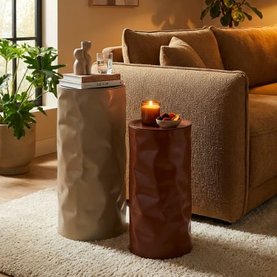 Tables d’appoint en métal beige et terracotta, set 2 pcs ø 30×70–27×60