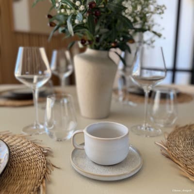 Tasse et soucoupe thé en grès beige texturé
