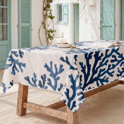 Nappe bleue antitache en coton avec motif corail 155x200