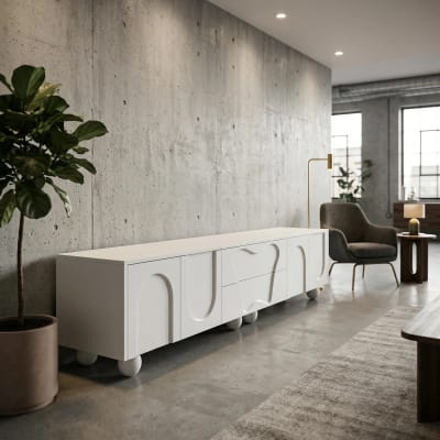 Meuble TV blanc 4 portes géométriques sculptés pieds boules