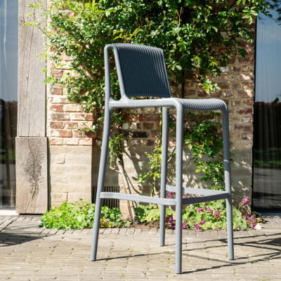 Chaise haute de jardin en résine polypropylène grise 51 x 42 x 101cm