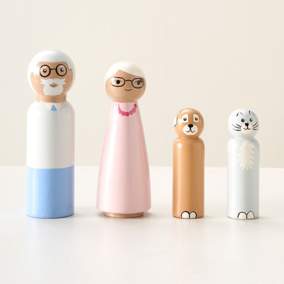 Figurines pour maison de poupées en hêtre massif marron