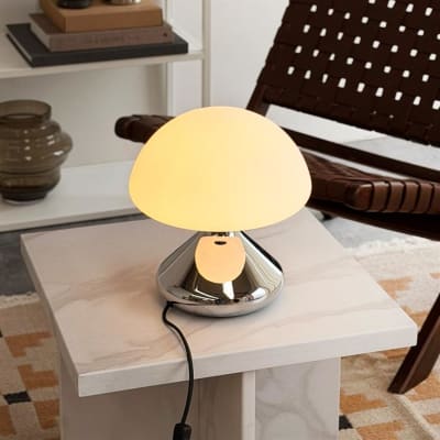 Lampe de table chromée en métal et verre opalin blanc