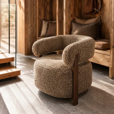 Fauteuil arrondi effet fourrure latte