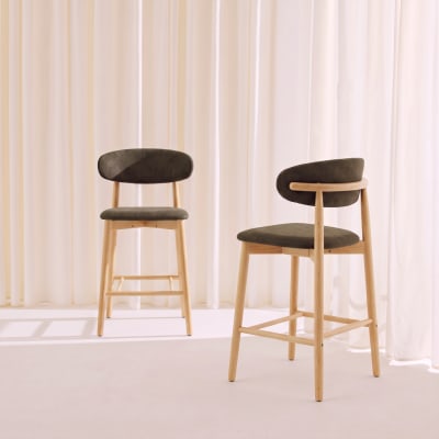 2 tabourets de bar bois naturel et tissu chenille kaki