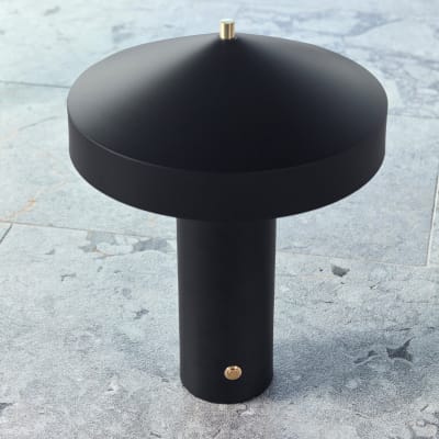 Lampe en acier et laiton coloris noir
